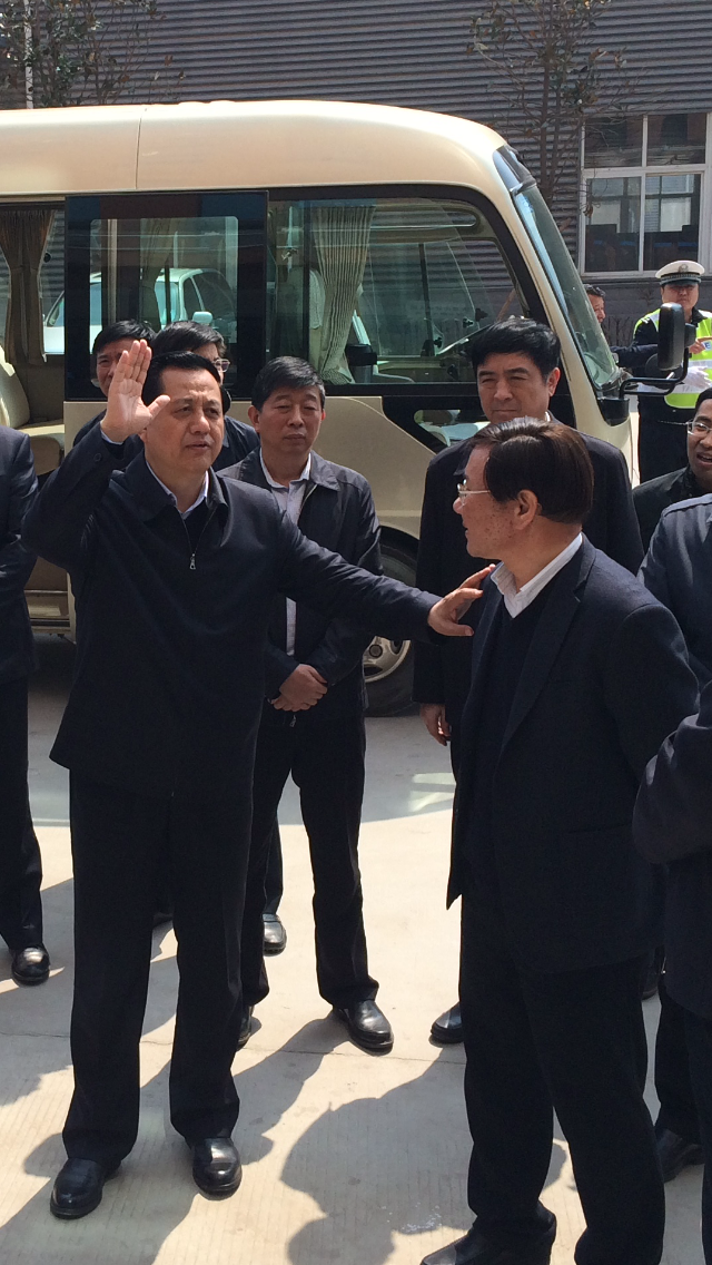 3月22日上午，市委书记王树山带领有关人员调研许昌科技大市场
